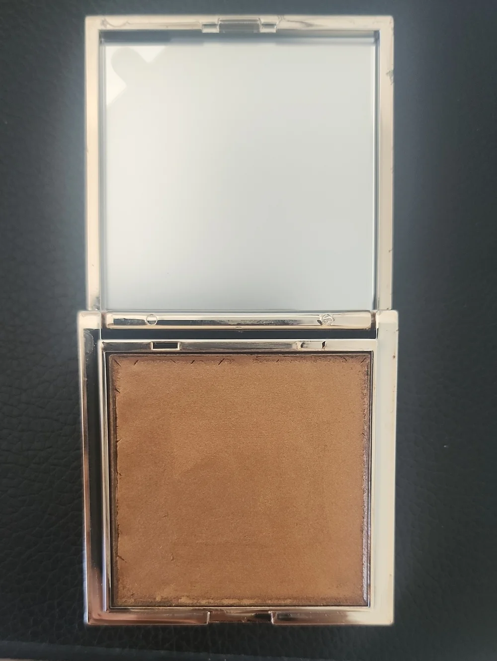 ICONIC London Pressed Powder Compact - Beige Brown Finish